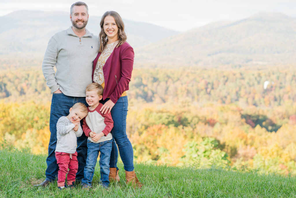 Beautiful family photos with a beautiful mountain view during fall season
